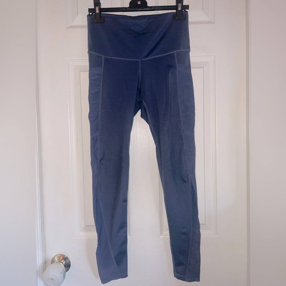 1st Phorm cornflower blue leggings with side pockets and back pocket!